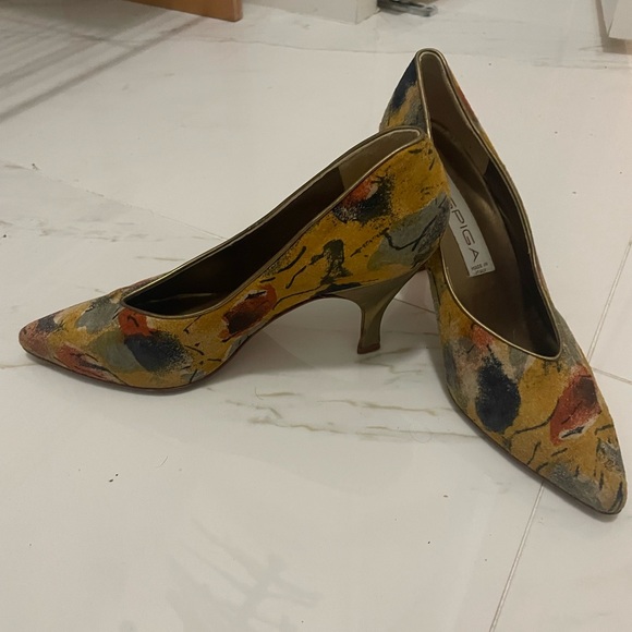 Shoes - Picture 2 of 5